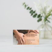 Massagetherapeut in sessie | kuuroord visitekaartje (Staand voorkant)