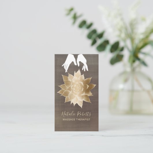 Massagetherapie -  - herstellende handen - goudven visitekaartje (Staand voorkant)