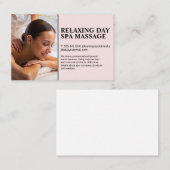 Masseuse geeft rugmassage aan vrouw op spatable visitekaartje (Voorkant / Achterkant)