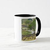 Massieve Wildebeest-kudde tijdens de migratie; Mok (Voorkant rechts)