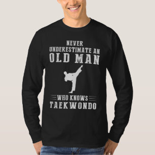 Mastering Humor en Taekwondo: Oud Man Ontketent P T-shirt