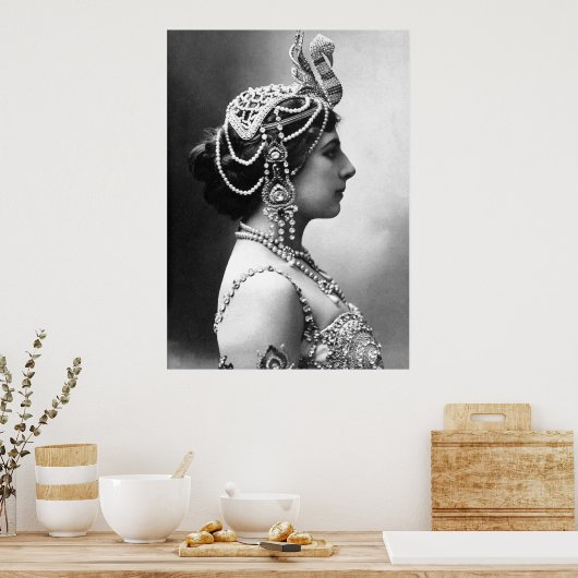 Mata Hari: "Mooie vrouw, gevaarlijke spion" Poster (Keuken)