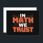 Mathematics Teacher Quote - In Wiskunde vertrouwen Briefkaart<br><div class="desc">In Wiskunde vertrouwen we op schattige wiskunde,  liefdesgetallen,  formule art citaat gezegde met een religieus tintje voor wiskundige,  belastingaccountant of lerarenwaardering. > Schattige voor de student van het het laboratoriumlaboratorium van de universiteitsingenieur,  computerprogrammeur of vrij denkersaantal minnaar geek. > Personaliseer het! Voeg een aangepaste naam,  foto of tekst toe.</div>