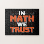 Mathematics Teacher Quote - In Wiskunde vertrouwen Legpuzzel<br><div class="desc">In Wiskunde vertrouwen we op schattige wiskunde,  liefdesgetallen,  formule art citaat gezegde met een religieus tintje voor wiskundige,  belastingaccountant of lerarenwaardering. > Schattige voor de student van het het laboratoriumlaboratorium van de universiteitsingenieur,  computerprogrammeur of vrij denkersaantal minnaar geek. > Personaliseer het! Voeg een aangepaste naam,  foto of tekst toe.</div>