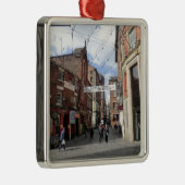 Mathew Street in Liverpool Metalen Ornament (Rechts)