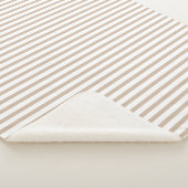 Matig beige tint en witte strepen patroonkleurig sherpa deken (3/4)