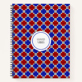 Matig Blauw Rood Witte Dotted Diamonds op zwart Notitieboek (Voorkant)