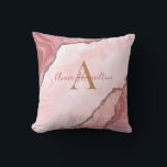 Matig Blush Pink Gold Agate Geode Monogram Kussen<br><div class="desc">Modern Blush Pink Gold Agate Geode Monogram Sierkussen</div>
