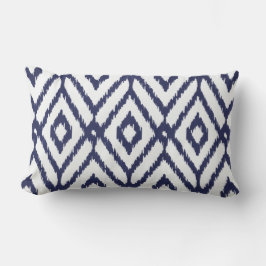 Matig chroomblauw en wit ikatdiamantpatroon kussen