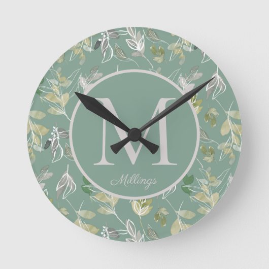Matig elegant Sage Green Silver laat Monogram Ronde Klok (Voorkant)