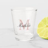 Matig en elegant roze gepersonaliseerd Monogram Shot Glas (Voorkant)
