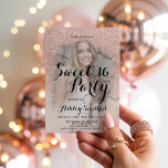 Matig faux roos goud glitter ombre foto Sweet 16 Kaart<br><div class="desc">Een modern,   faux roos goudglitter douchecombre met pastelzwart roze kleurenblok Sweet 16 verjaardagsfeestuitnodiging met uw aangepaste foto met een goudvormig roos-patroon dat op een roze achtergrond vervaagt. Perfect voor een prinses Sweet-zestien,  perfect voor haar,  de fashionista die van modern patroon en glam houdt</div>
