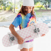 Matig Girly Pink White Checkered Pattern Monogram Persoonlijk Skateboard