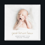 Matig Gold Script Boy of Girl Birth Notice Magneet<br><div class="desc">Deze simpelweg charmerende foto-geboorteaankondigingsmagneet is uitgerust met een hedendaags ontwerp waarmee u het eenvoudig kunt aanpassen aan uw stijl. Bij het kiezen van een manuscript voor de naam van uw baby, zochten wij iets informeel, met persoonlijkheid maar ook een ordelijke stroom die gemakkelijk te lezen is, en wij vonden iets...</div>