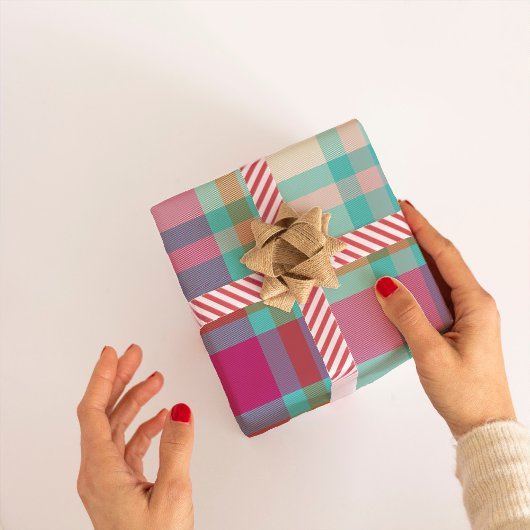 Matig kersttaarkleurige tartan retro hot-roze aqua cadeaupapier