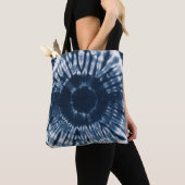 Matig met de hand geverfd indigo blue shibori tote bag (Dichtbij)