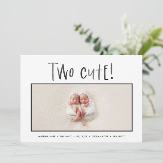 Matig minimaal tweelingfotobericht aankondiging (Staand voorkant)