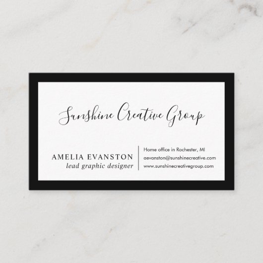 Matig minimaal zwart-wit visitekaartje (Voorkant)