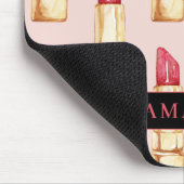 Matig roze en rode lipstick, meisje met naam muismat (Hoek)