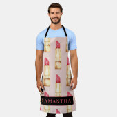 Matig roze en rode lipstick, meisje met naam schort (Gedragen)