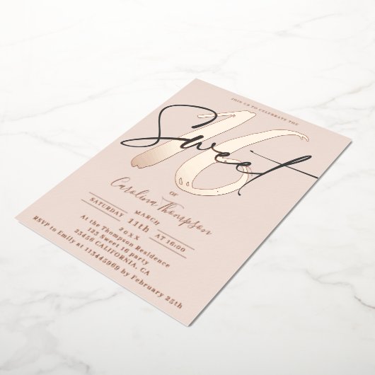 Matig script gootroze foto Sweet 16 roos goud Folie Uitnodiging (Gedraaid)