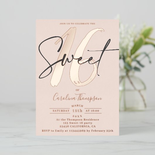 Matig script gootroze foto Sweet 16 roos goud Folie Uitnodiging (Staand Voorkant)