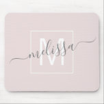 Matig script name monogram muismat<br><div class="desc">Chic beige script naam muispad. Eenvoudig,  zuiver monogrammed gepersonaliseerd muispad met jouw naam initialen,  en naam. De doopvont en de tekstkleuren zijn volledig klantgericht.</div>