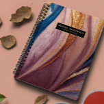 Matig terracotta blue glitter roos goumonogram planner<br><div class="desc">Een dunne,  abstracte verfborstelslag in gouden tinten,  terracotta,  roze,  pauw blauw,  taupe en roos goud.,  elegant,  trendy,  jaarplanner op maat. Personaliseer met twee lijnen van douanetekst.</div>