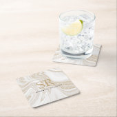 Matig witte marmer glitter monogram kartonnen onderzetters (Insitu)