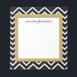 Matig zwart-wit-chevron monogram notitieblok<br><div class="desc">Moderne,  stijlvolle zwarte en witte chevron en gouden lijst gepersonaliseerd notitieblok. Zwart-wit ontwerp met monogram en naam. U kunt uw eigen naam of tekst en monogram toevoegen.</div>