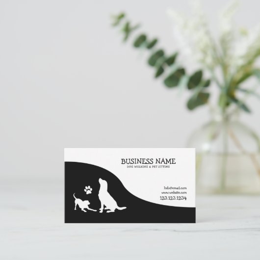 Matig zwart-wit roet Silhouette Dog Walking Visitekaartje (Staand voorkant)