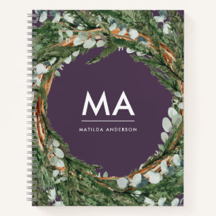 Matige eucalyptusbotanische bladeren met initiaal notitieboek