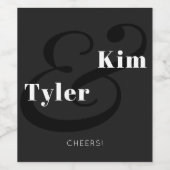 Matige kaken met een zwarte en witte trouwerij wijn etiket (Enkel label)