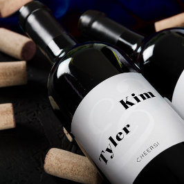 Matige kaken met een zwarte en witte trouwerij wijn etiket