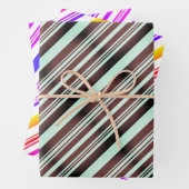 Matige strepen blauw bruin rood roze paars geel inpakpapier vel (In situ)