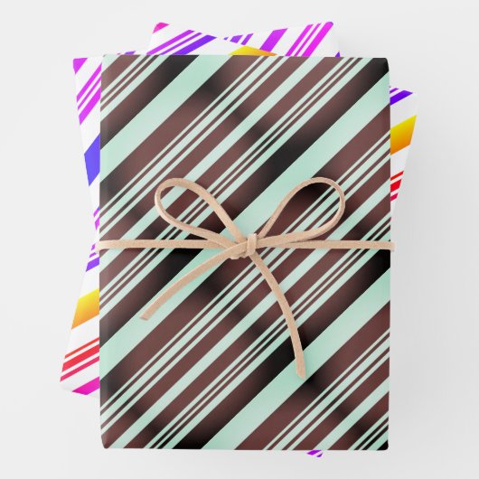 Matige strepen blauw bruin rood roze paars geel inpakpapier vel (In situ)