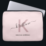 Matige zwarte roze script monogram naam laptop sleeve<br><div class="desc">Matig zwart-roze script monogram naam laptophoes</div>