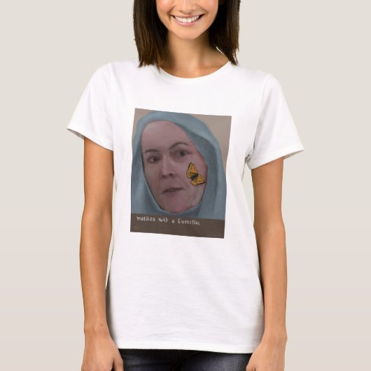 Matilda wiþ een vlinder t-shirt (Voorkant)