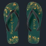 Matron of Honor Emerald Green & Gold Foliage Teenslippers<br><div class="desc">Deze prachtige, groene en goudbladermatron van eerwaarde teenslippers is voorzien van een gouden bladpatroon en moderne typografie op een tijdloze donkergroene achtergrond. Het is een mooi cadeau voor je bruidfeestje. Uitzicht het collectie op deze pagina om overeenkomende objecten te vinden. ♥ deze met je gegevens aanpassen. Als u de lettertypestijl,...</div>