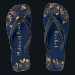 Matron of Honor Gold Foliage Pattern Blue Teenslippers<br><div class="desc">Deze prachtige goudfoliage patroonblauw matron van eer teenslippers heeft een donkerblauwe achtergrond die is gekleurd met een ingewikkeld goudgroen patroon en aanpasbare moderne typografie. De combinatie van de rijke marine en de schimmelende gouden creëer en elegante en luxe esthetiek. Het is een mooi cadeau voor je bruidfeestje. Uitzicht het collectie...</div>