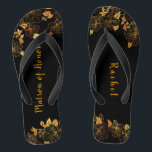 Matron of Honor Luxury Black Gold Foliage Pattern Teenslippers<br><div class="desc">Deze prachtige zwarte en goudfoliage matron van eremteenslippers biedt een luxueus zwart en goudpalet, met een verbluffend gouden florale patroon en een moderne typografie tegen een zwarte achtergrond, die elegantie en verfijning biedt. Het is een mooi cadeau voor je bruidfeestje. Uitzicht het collectie op deze pagina om overeenkomende objecten te...</div>