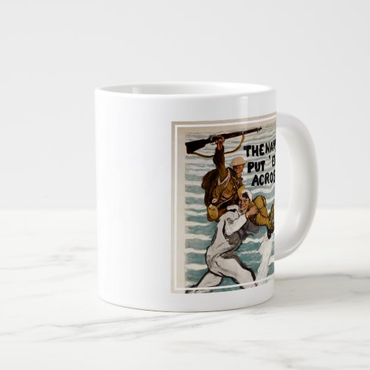 matroos wading terwijl hij een soldaat op zijn sch grote koffiekop (Voorkant rechts)