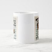 matroos wading terwijl hij een soldaat op zijn sch grote koffiekop (Voorkant)