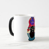 Matryoshka en haar speelse kat magische mok (Voorkant links)