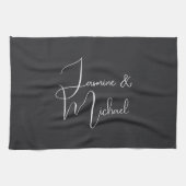 Matte Black Handgeschreven Namen Bruidspaar Trouwe Theedoek (Horizontaal)