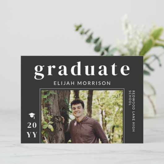 Matte Black Modern Typography Photo Afstuderen Kaart (Staand voorkant)