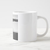 Matte Black Raven Accents High Contrast Architectu Grote Koffiekop (Rechts)