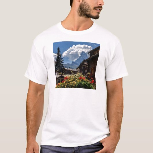Matterhorn en Zermatt-dorpshuizen, Zwitserland T-shirt (Voorkant)