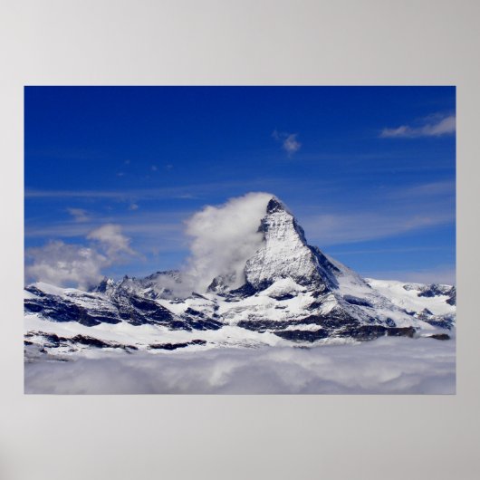 Matterhorn in een zee wolken in Zwitserland Poster (Voorkant)