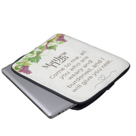 Mattheüs 11:28 Kom tot mij Schriftuur | Druivenran Laptop Sleeve